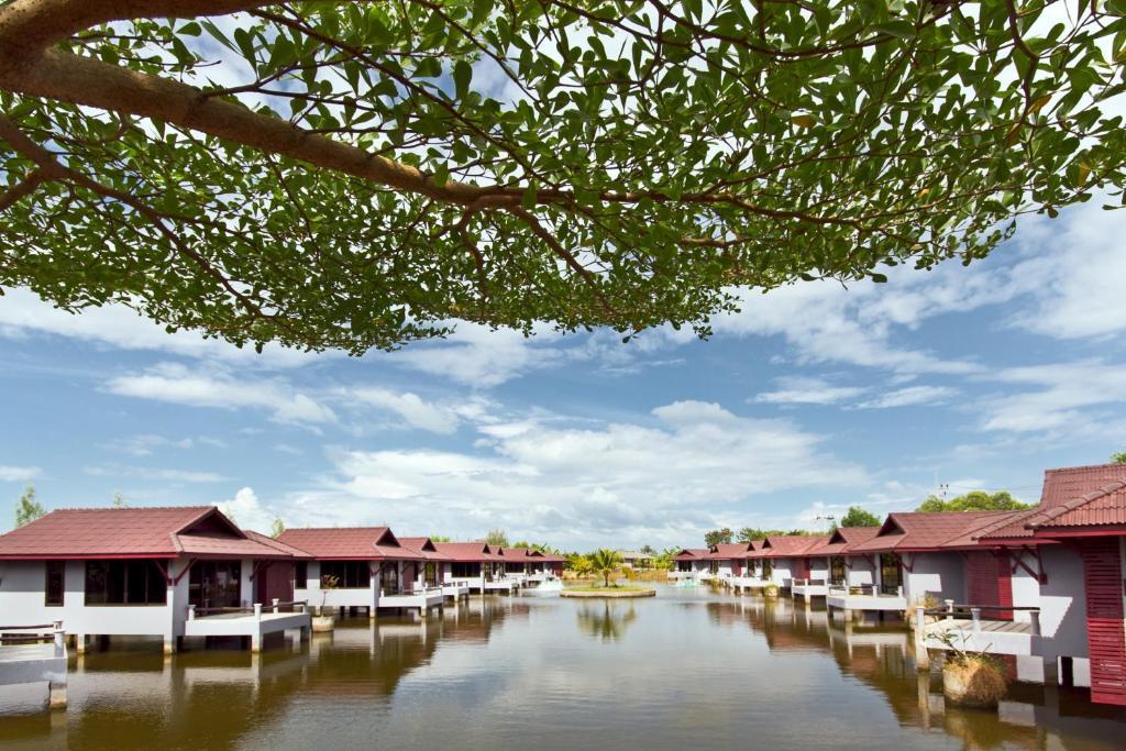 The Villa Laemhin Lagoon Resort Пхукет Екстер'єр фото