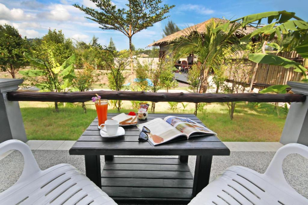 The Villa Laemhin Lagoon Resort Пхукет Номер фото
